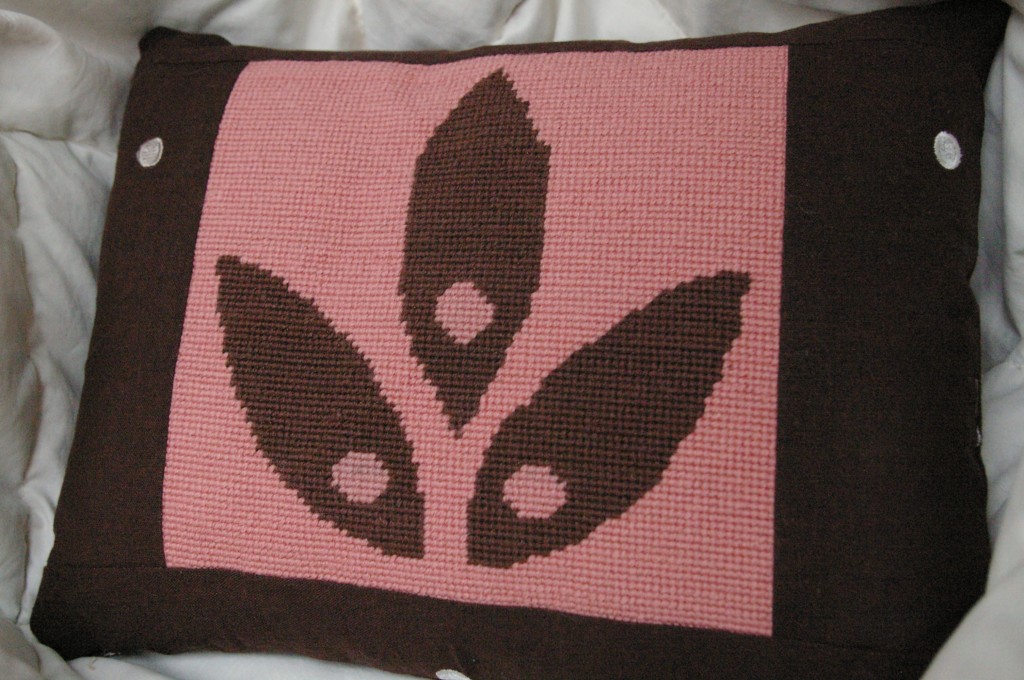 3 leaves pillow